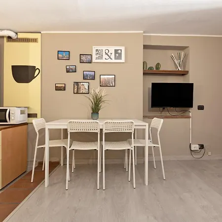 Alessandro 82 - Immobili E Soluzioni Rent Lägenhet *